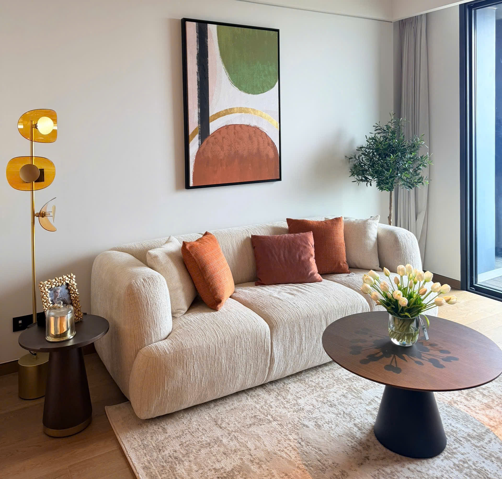 Cho thuê căn hộ cao cấp 3 phòng ngủ tại Grand Marina Saigon với tầm nhìn thoáng đãng.
