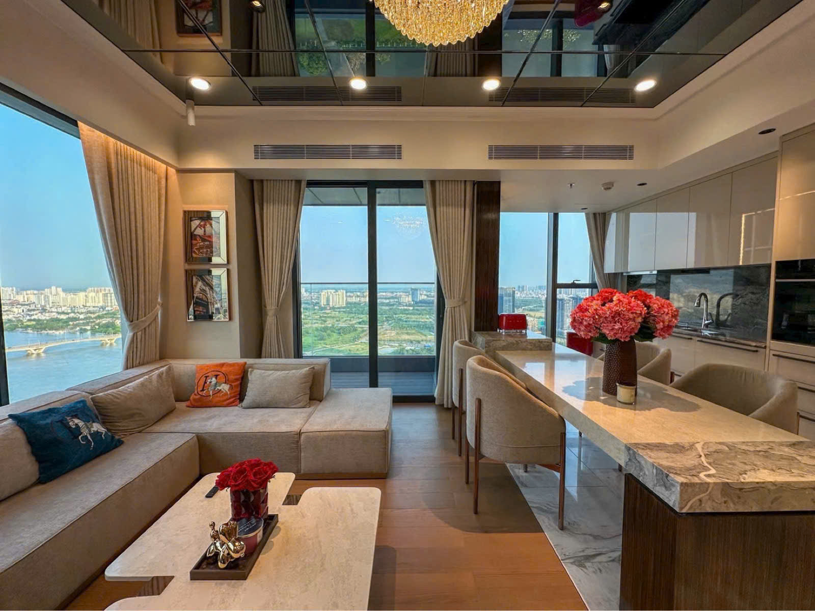 Grand Marina Saigon 3 bedroom corner apartment for rent with river and Bitexco views